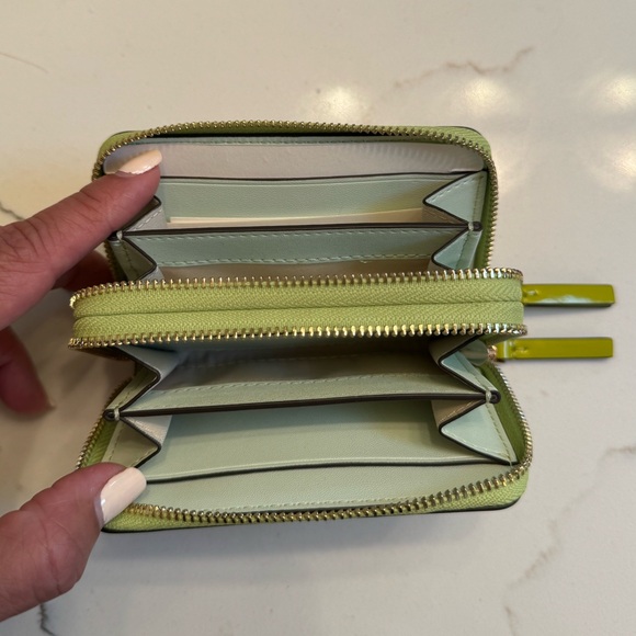 ❤️Tory Burch Double Zip Card Case NWT
approx 4 1/2 x 3 - Picture 2 of 5